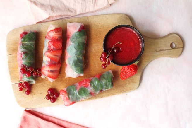 Rouleaux de printemps aux fraises et fruits rouges