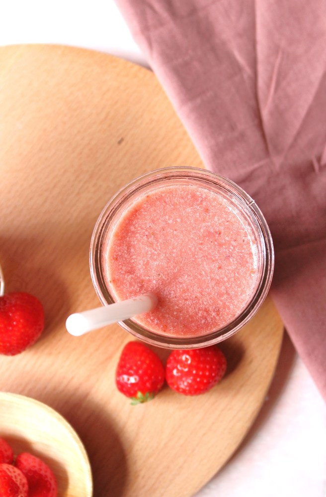Smoothie goyave, fraises et noix de coco