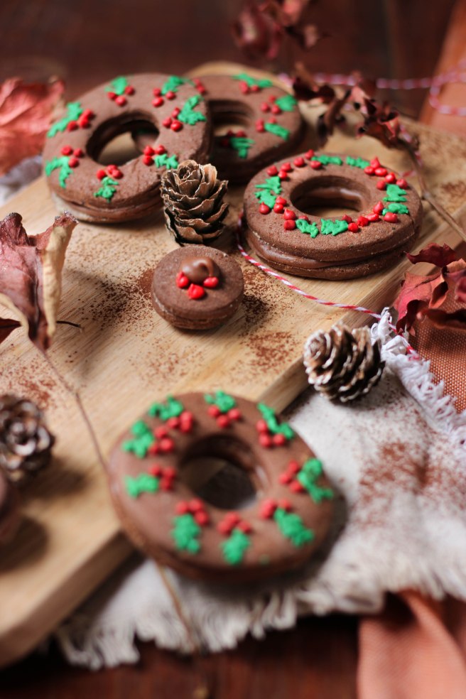Sablés de Noël "couronnes" façon gingerbread au chocolat Valrhona caramelia