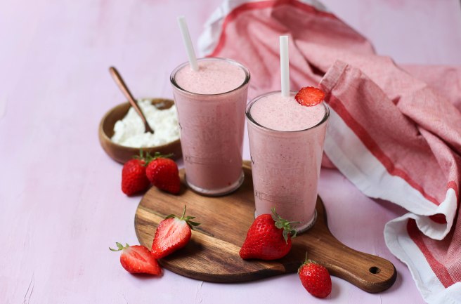 Smoothie fraises, faisselle & lait de soja - photography