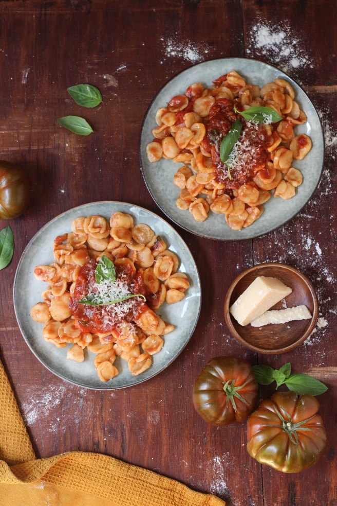 orechiette maison fraîches à la tomate - photography italian food
