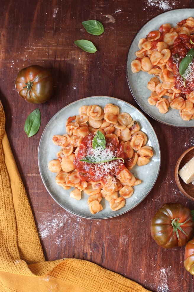 orechiette maison fraîches à la tomate - photography italian food