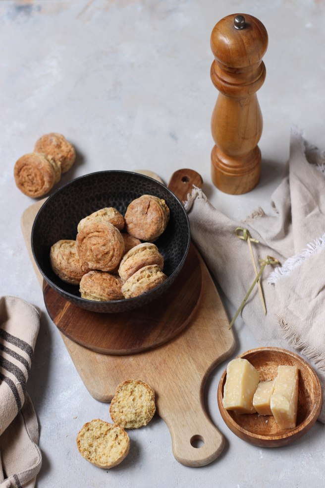 Scones salés au pecorino pour l'apéritif et tapenade - photography