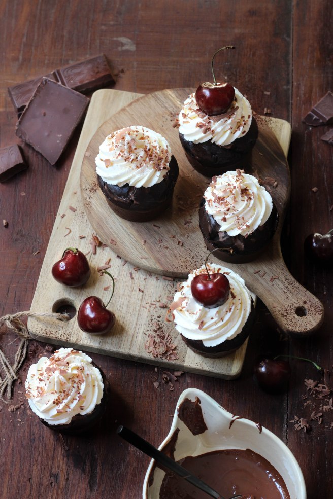 Muffin au chocolat façon forêt noire - photography