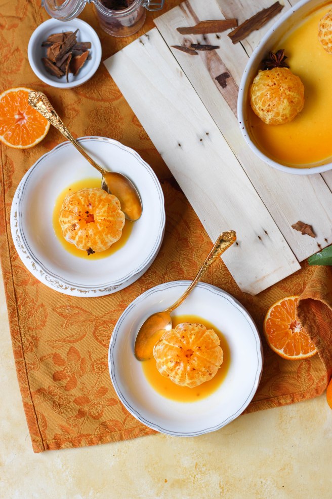 Clémentines au jus de fruit de la passion, rôties au miel et épices - photography