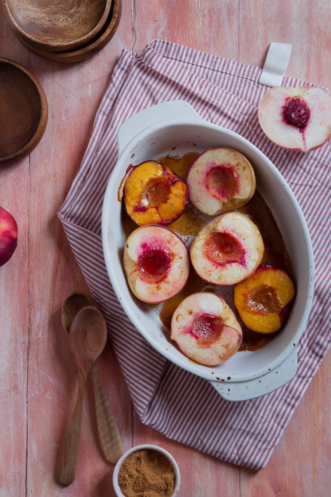 Pêches et brugnons rôtis au miel et sucre de coco - photography