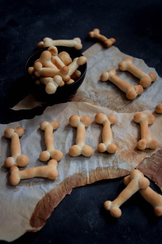 Gressins d'Halloween en forme d'os pour l'apéritif - photography