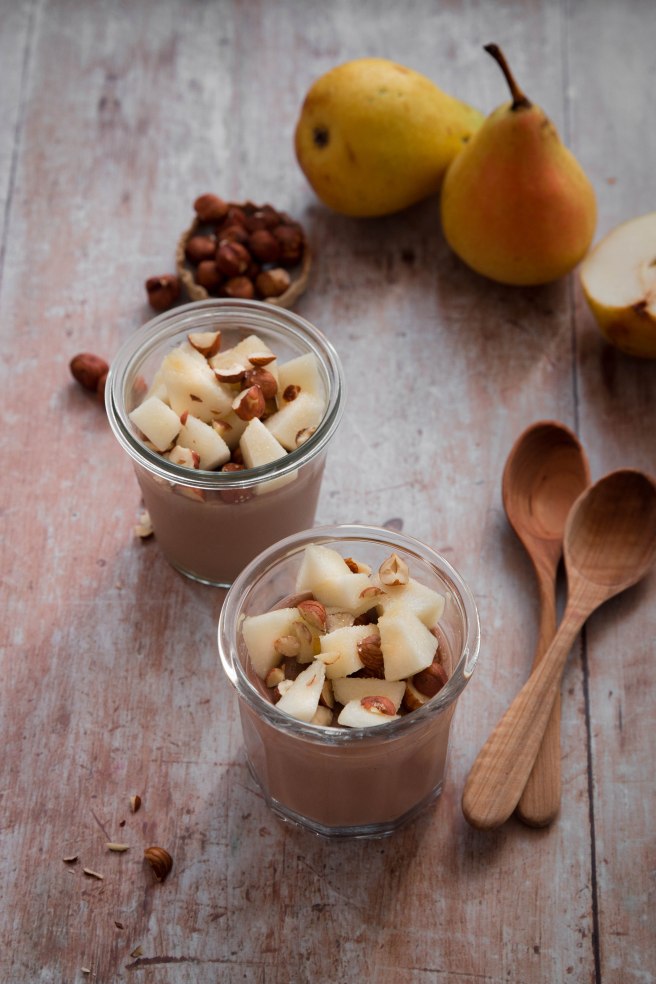 Mhalabia, le flan libanais à la fleur d'oranger, poires et noisettes - photography