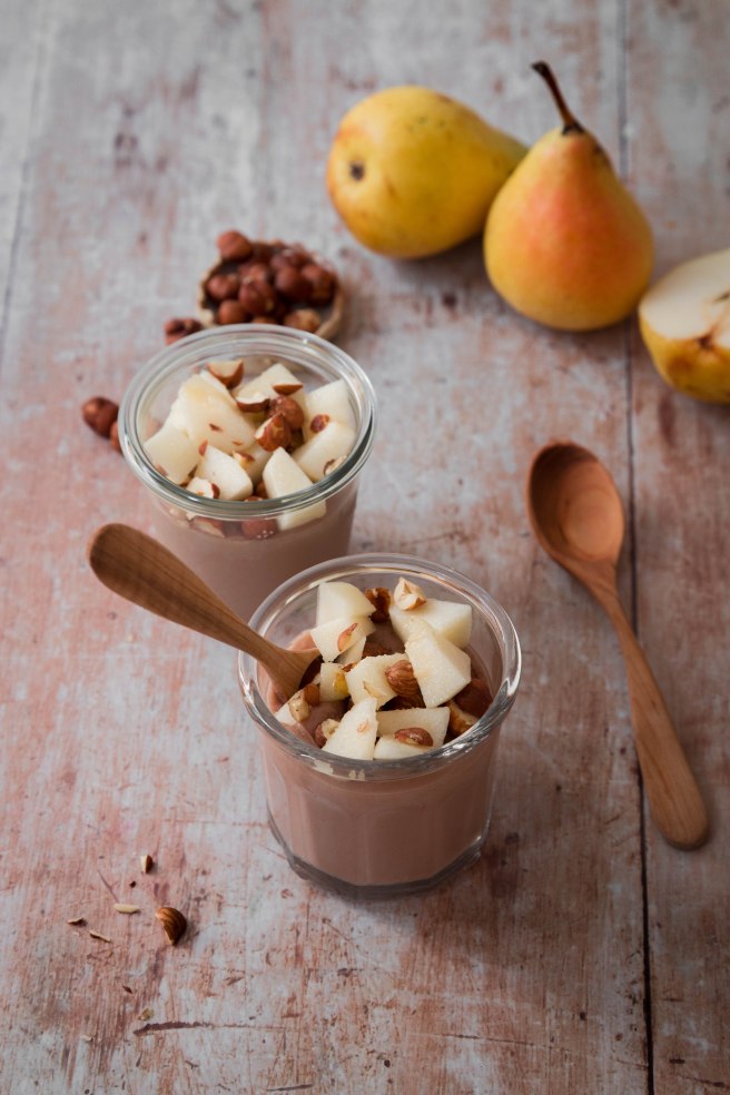 Mhalabia, le flan libanais à la fleur d'oranger, poires et noisettes - photography