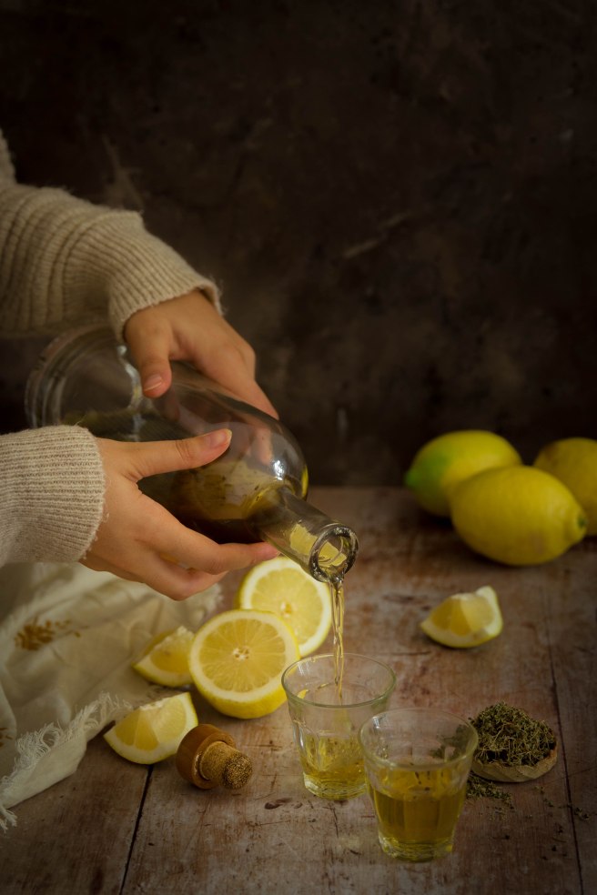 Rhum arrangé citron et thym citron fait maison - photography