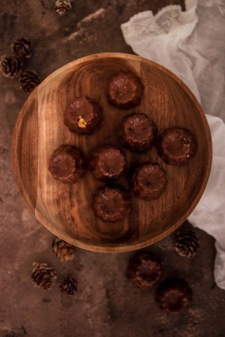 Cannelés façon mendiants de Noël à offrir - Christmas food photography