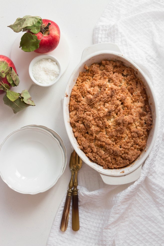 Crumble vegan aux pommes et noix de coco - photography