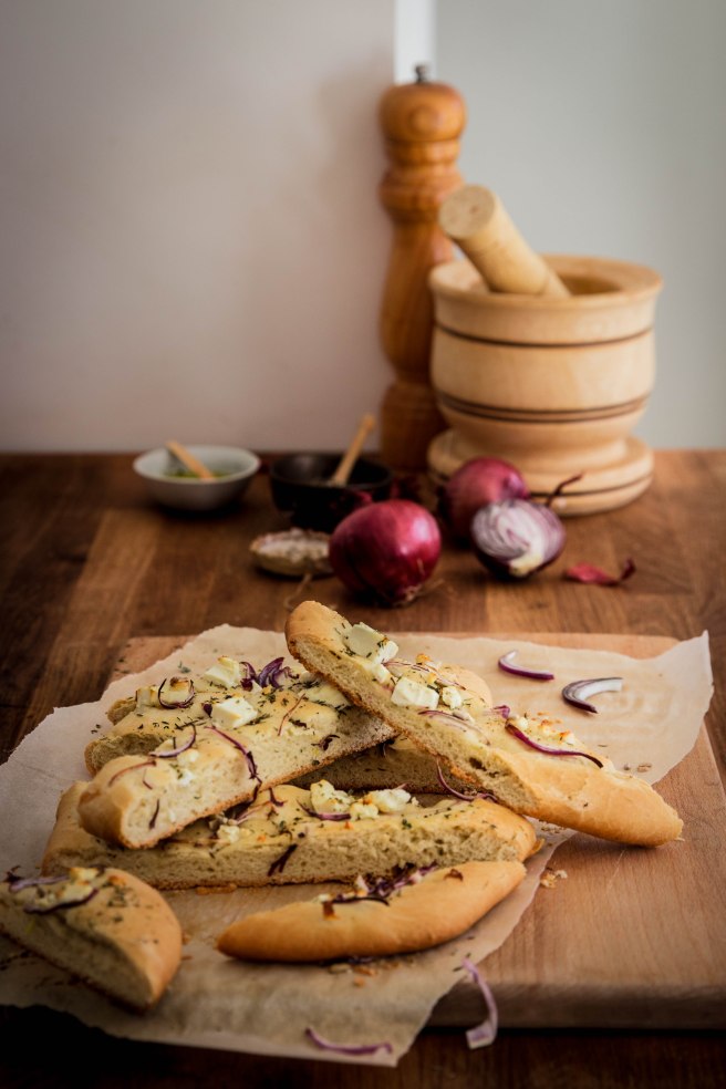 Foccacia italienne à l'oignon rouge et feta - photography