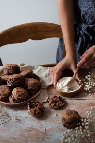 British scones au cacao et pépites de chocolat - photography