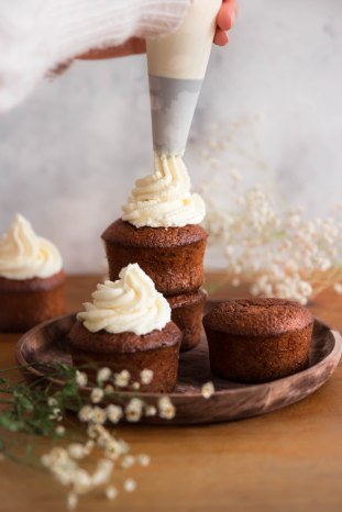 Petits carrot cakes au miel et amandes et topping mascarpone (spécial Pâques) - photography