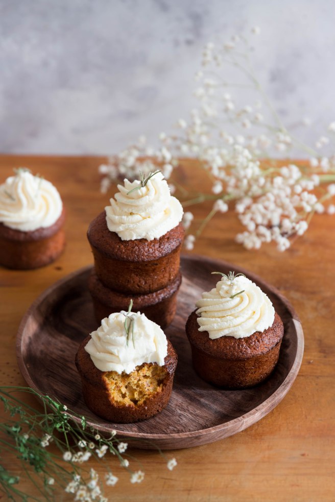 Petits carrot cakes au miel et amandes et topping mascarpone (spécial Pâques) - photography