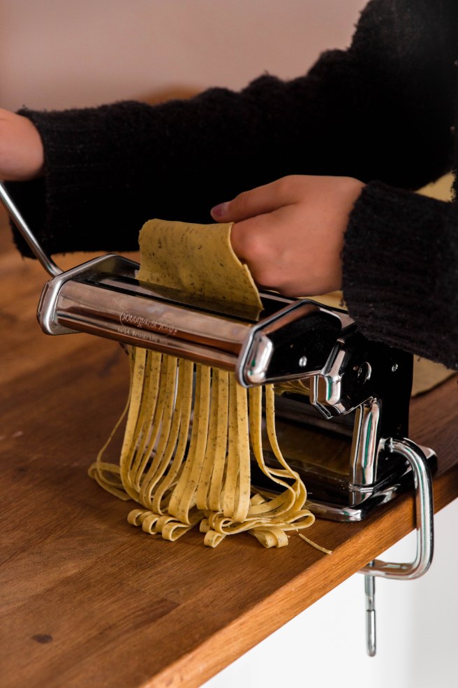 Comment réaliser des tagliatelles fraîches maison ? - Tagliatelles fraîches à l'origan, pasta photography