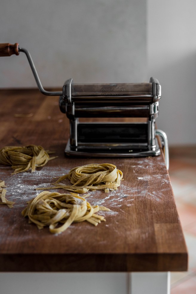 Comment réaliser des tagliatelles fraîches maison ? - Tagliatelles fraîches à l'origan, pasta photography