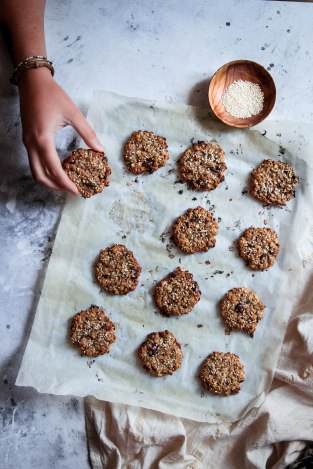 Cookies healthy aux flocons d'avoine, sésame et chocolat - photography