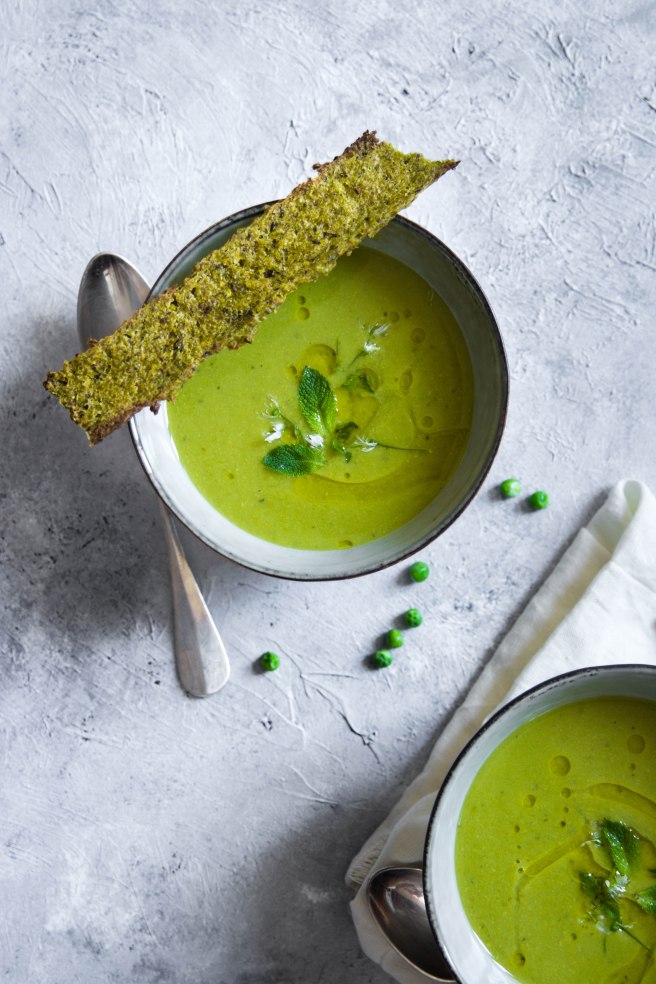 Velouté gaspacho de petits pois à la menthe - pea and mint soup photography