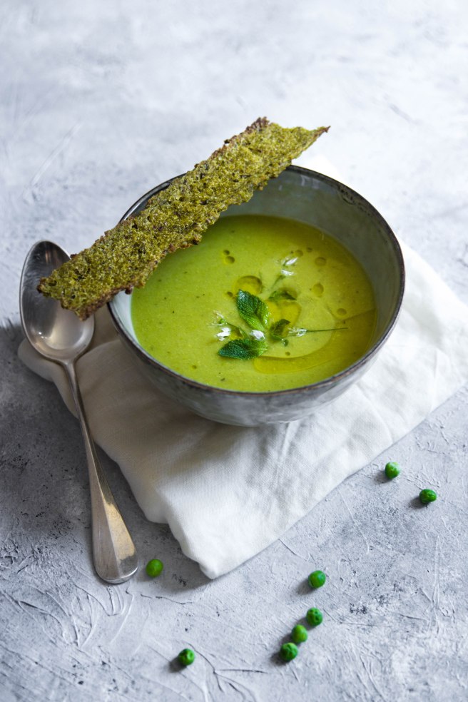 Velouté gaspacho de petits pois à la menthe - pea and mint soup photography