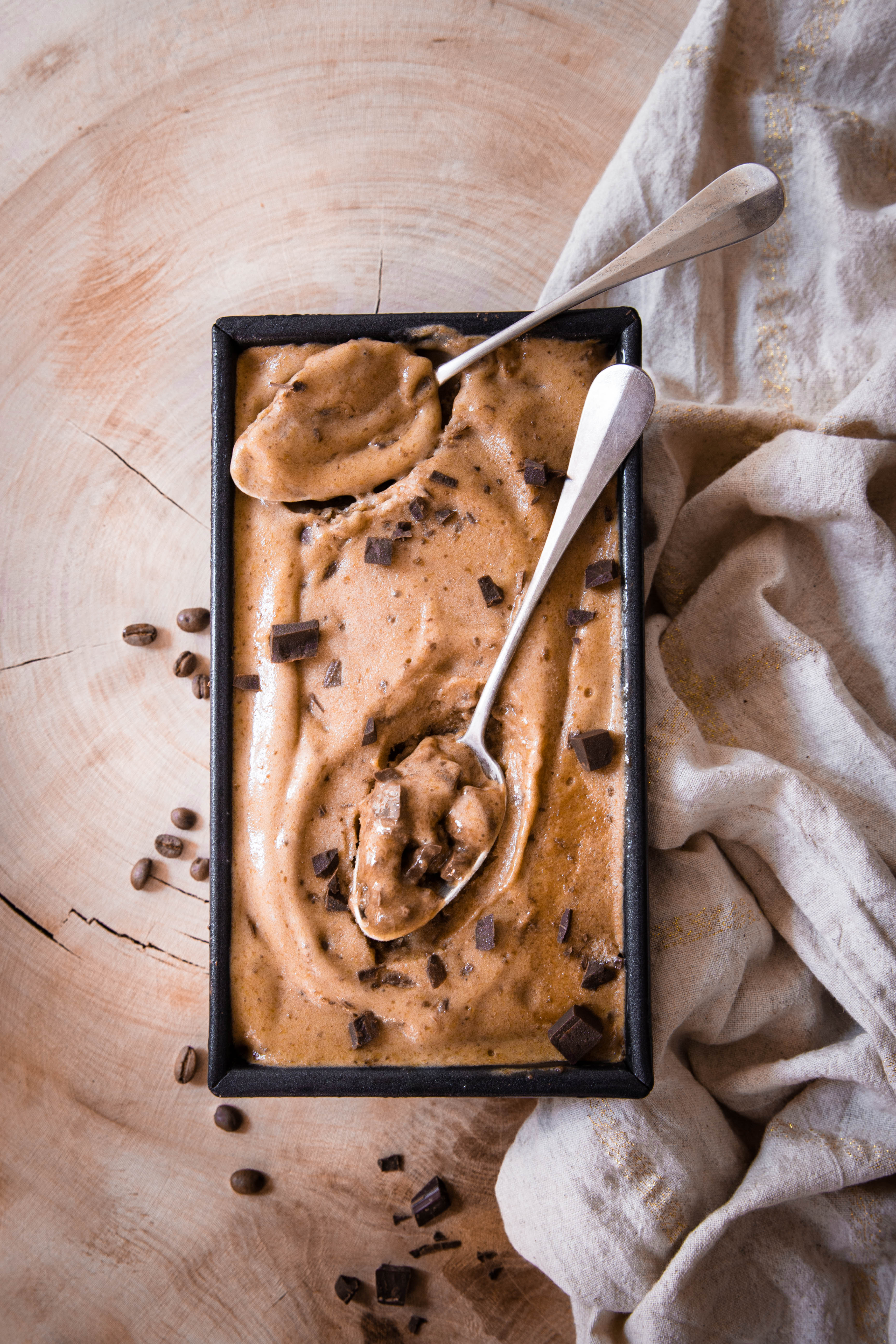 Nice cream au café, amande et chocolat noir - glace ice cream vegan photography