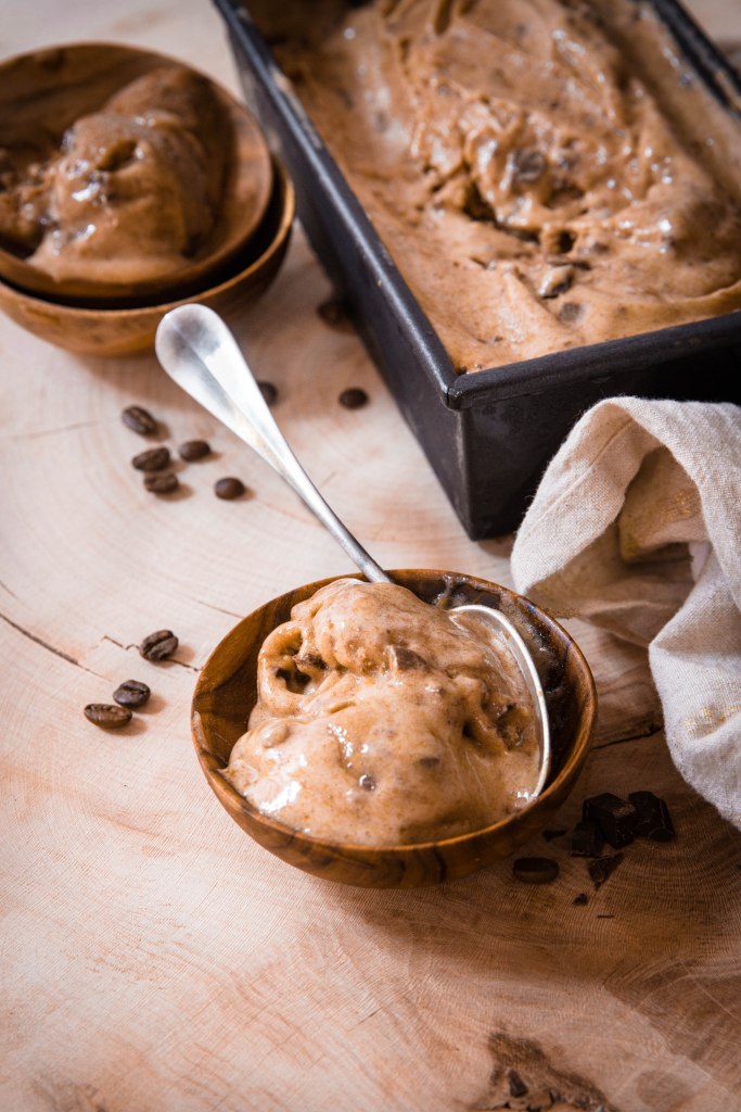 Nice cream au café, amande et chocolat noir - glace ice cream vegan photography