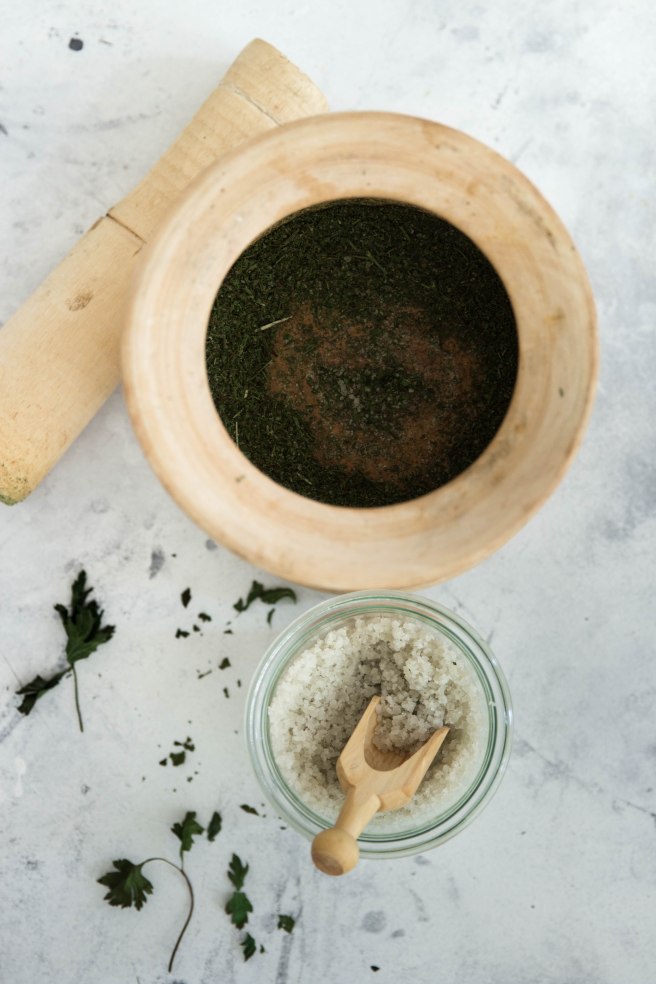 Sel aux herbes aromatiques - recycler ses herbes aromatiques DIY zéro déchet photography
