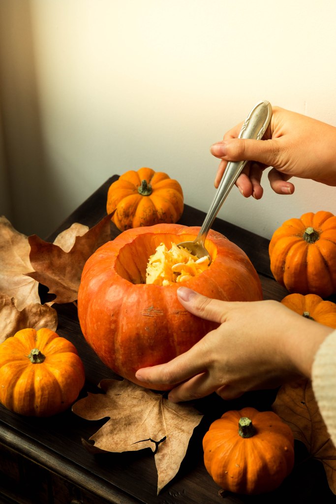 Comment faire une citrouille lumineuse creusée pour Halloween ? DIY d'automne