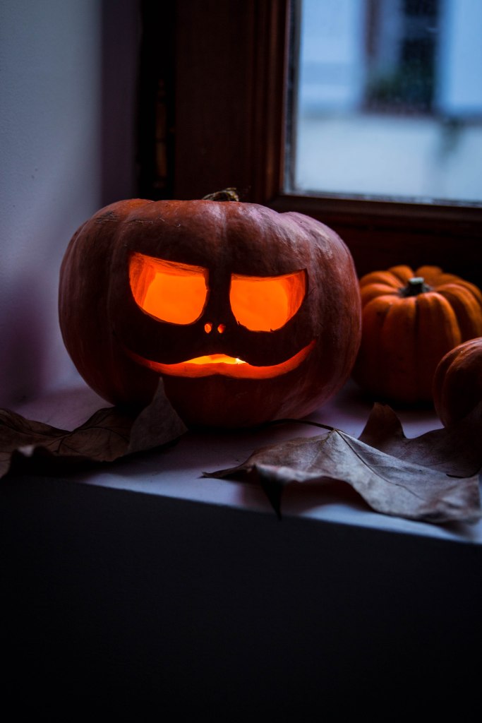 Comment faire une citrouille lumineuse creusée pour Halloween ? DIY d'automne