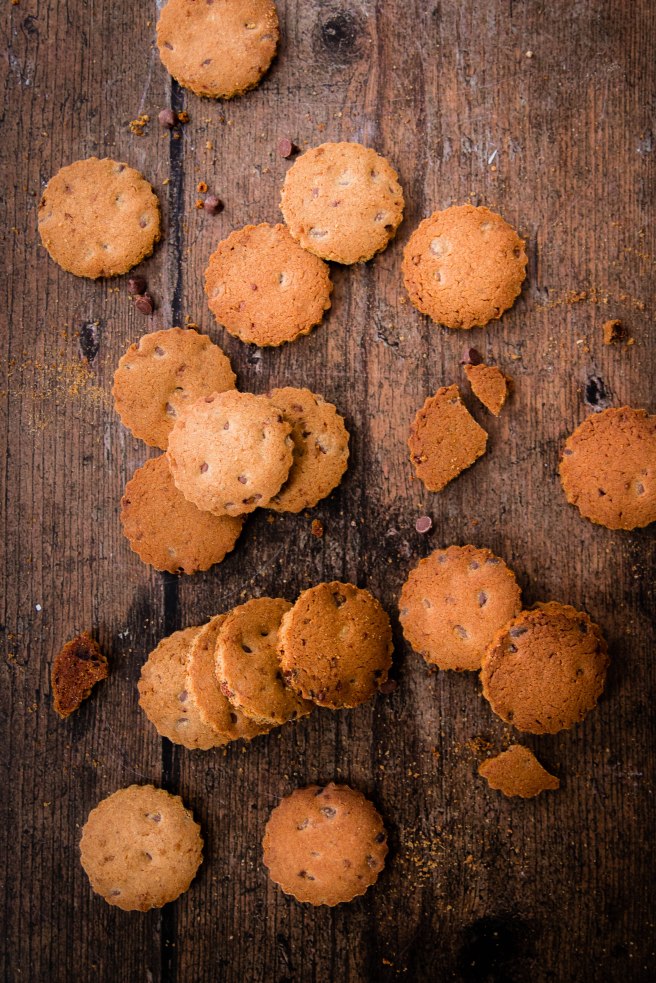 Spéculoos aux pépites de chocolat noir - biscuits photography