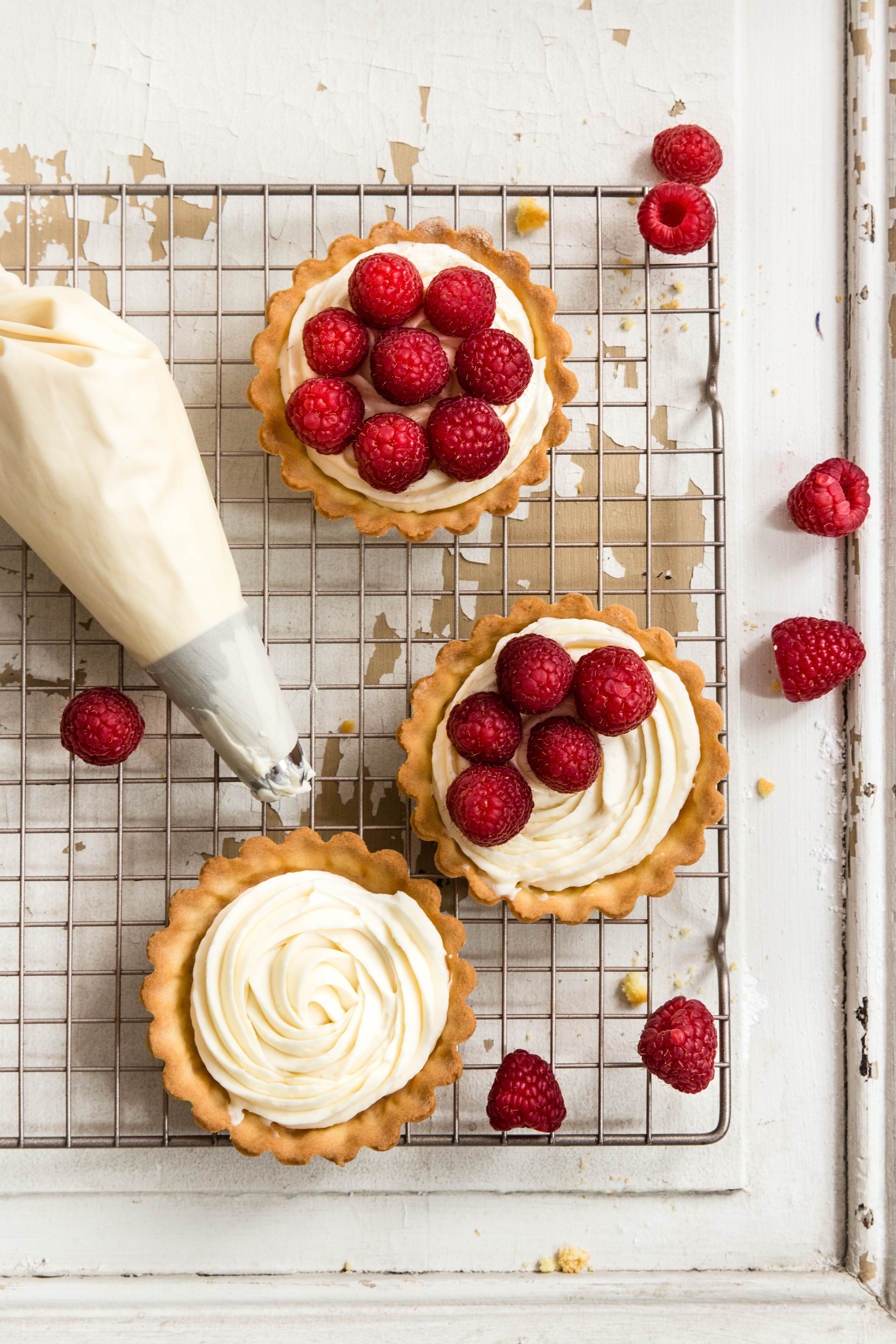 Tartelettes faciles aux framboises et chocolat blanc - photography