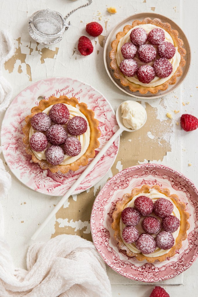 Tartelettes faciles aux framboises et chocolat blanc - photography