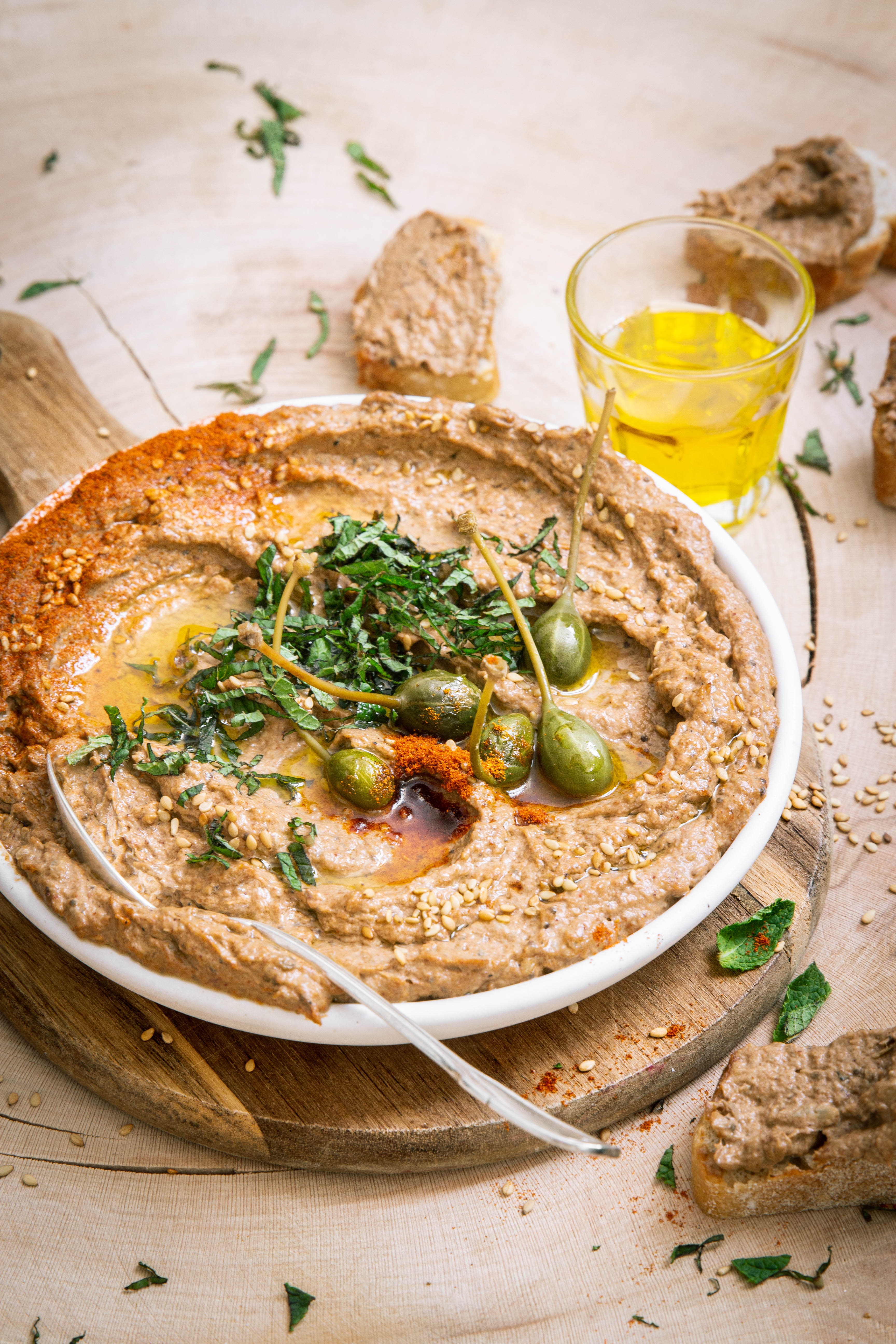 Caviar d'aubergine à la tomate ou baba ganoush - dips photography