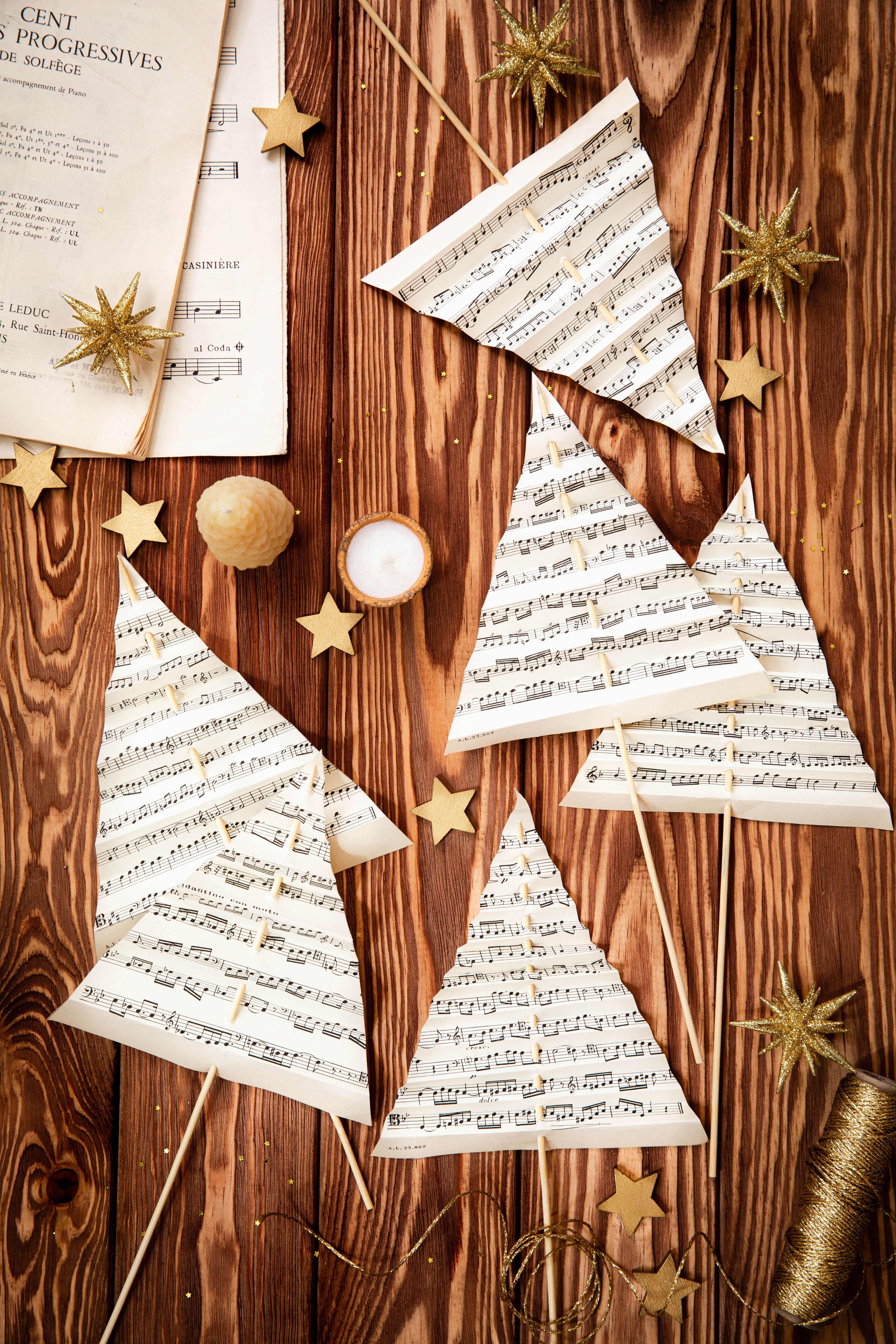 Comment réaliser des sapins de Noël en papier ? - DIY photography