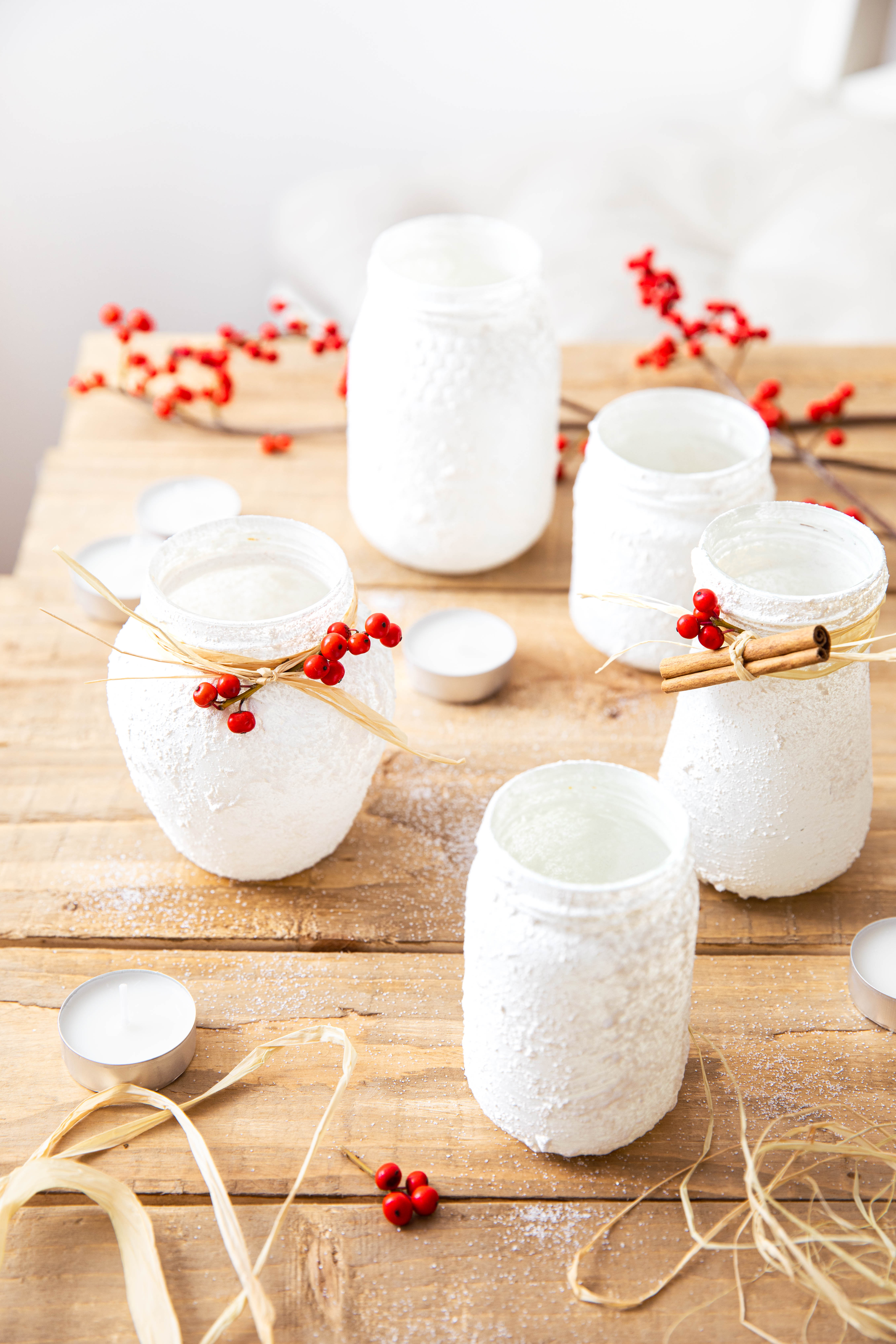Photophores enneigés de Noël avec des bocaux en verre - DIY décoration de Noël facile - photography