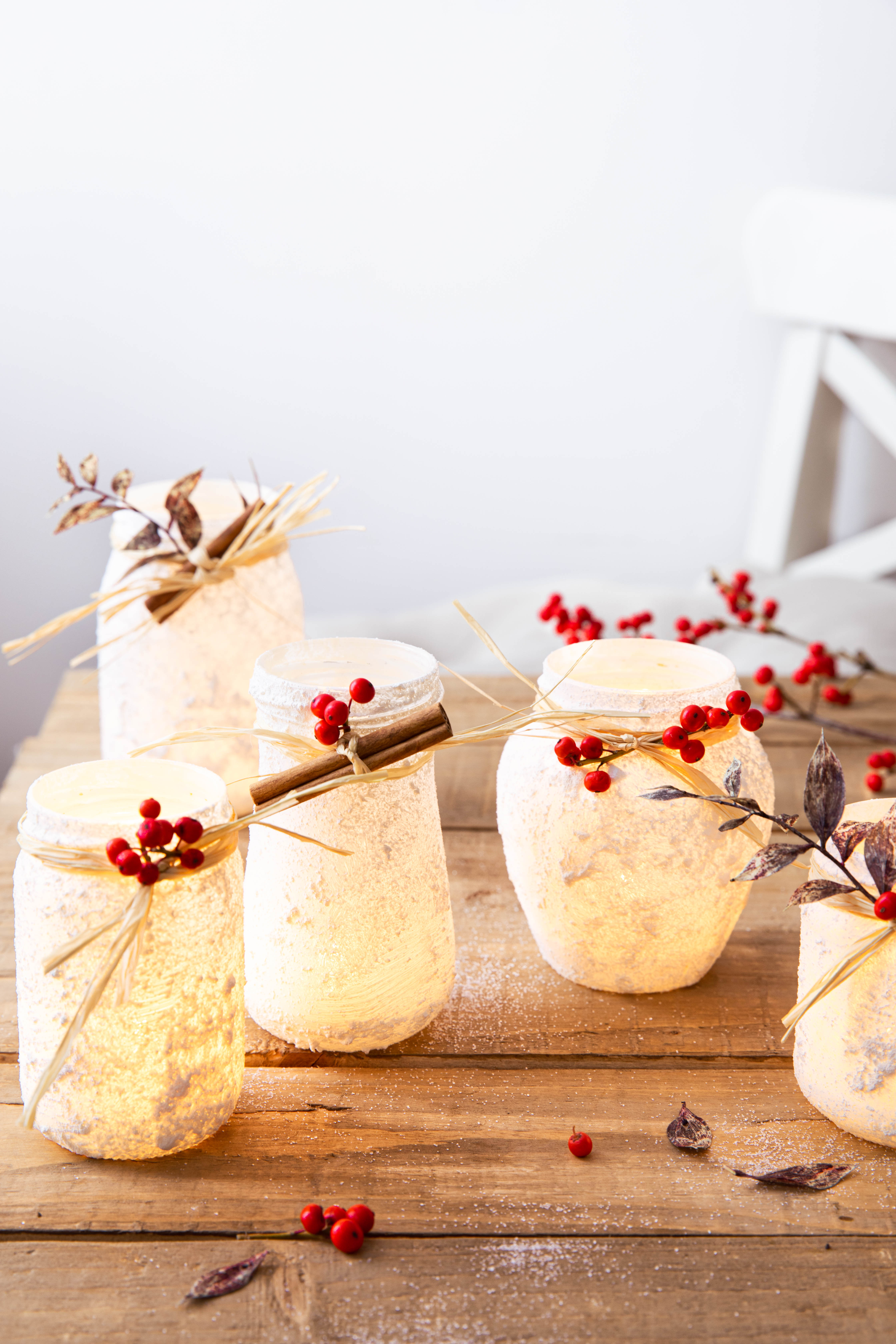Photophores enneigés de Noël avec des bocaux en verre - DIY décoration de Noël facile - photography