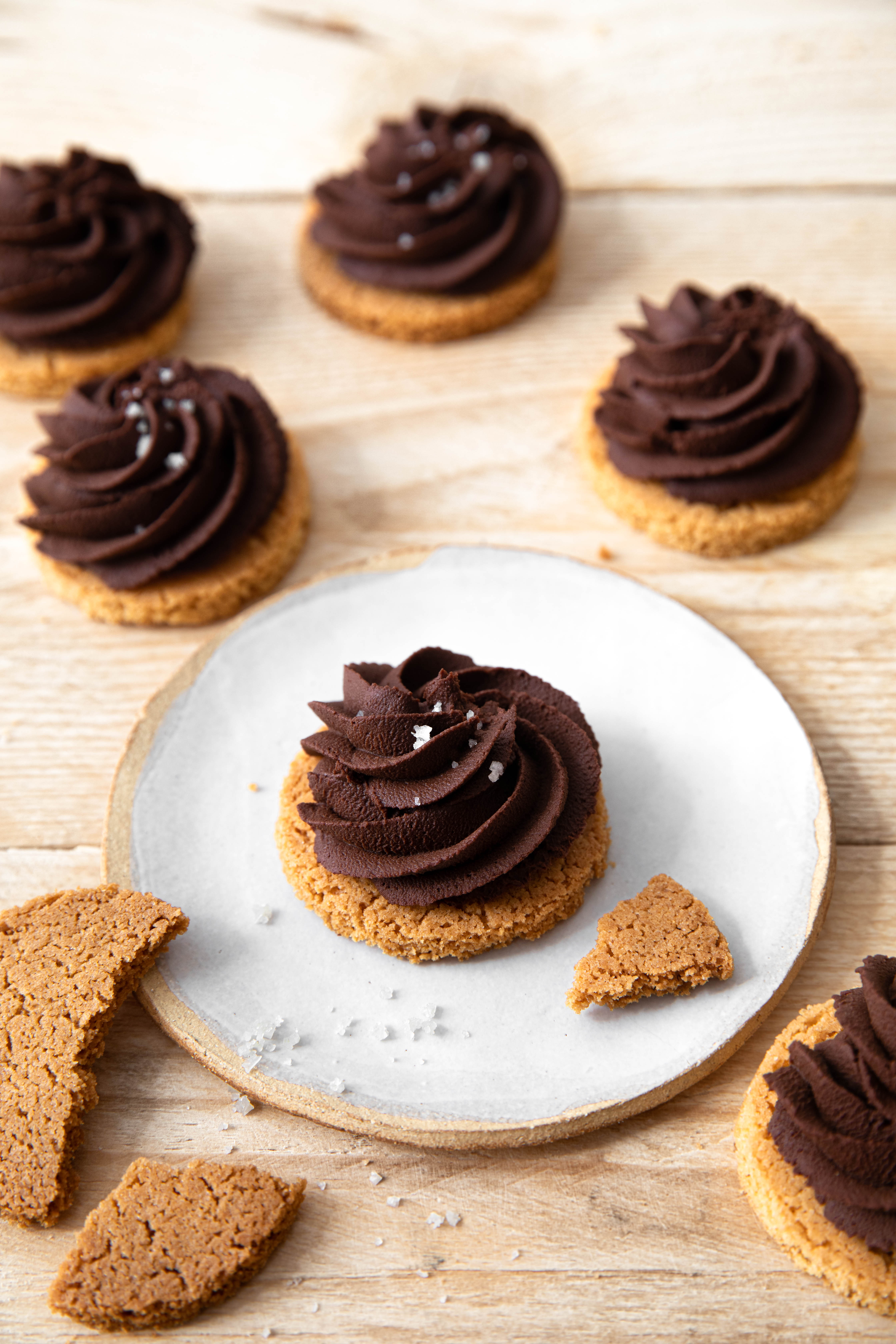 Palets bretons ganache chocolat noir et fleur de sel - photographyPalets bretons ganache chocolat noir et fleur de sel - photography