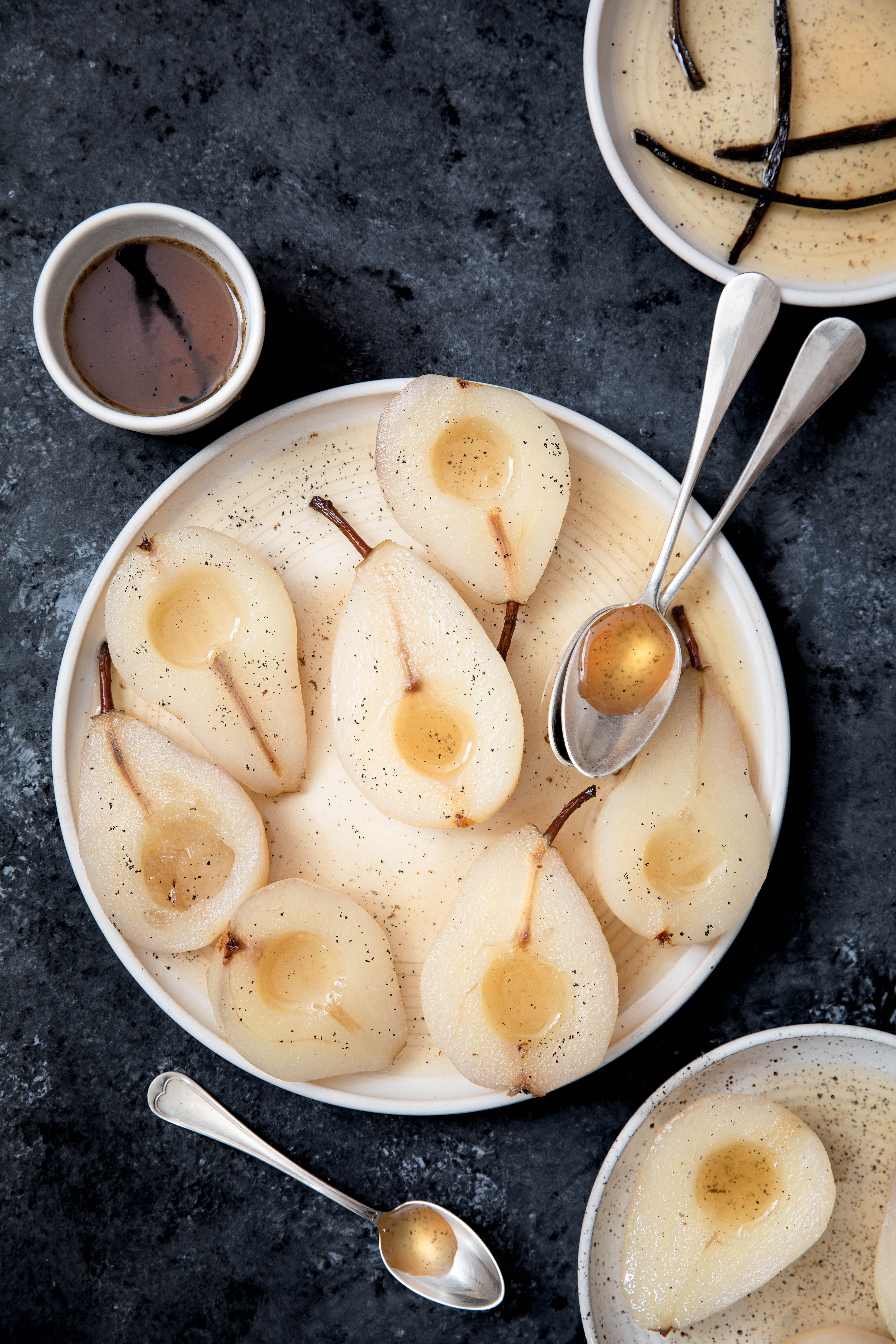 Poires pochées à la vanille - Poached pears photography