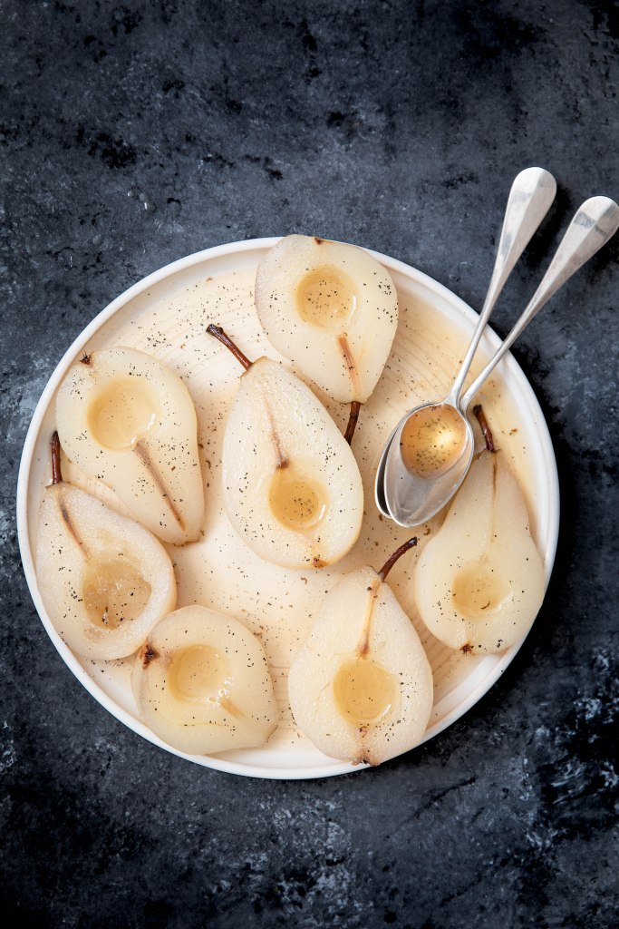 Poires pochées à la vanille - Poached pears photography